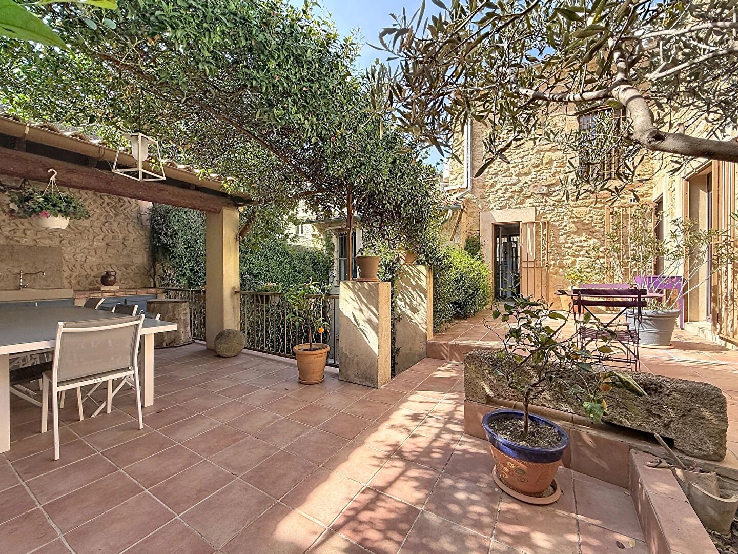 Pujaut centre, maison rénovée 5 chambres, extérieur sans vis-à-vis