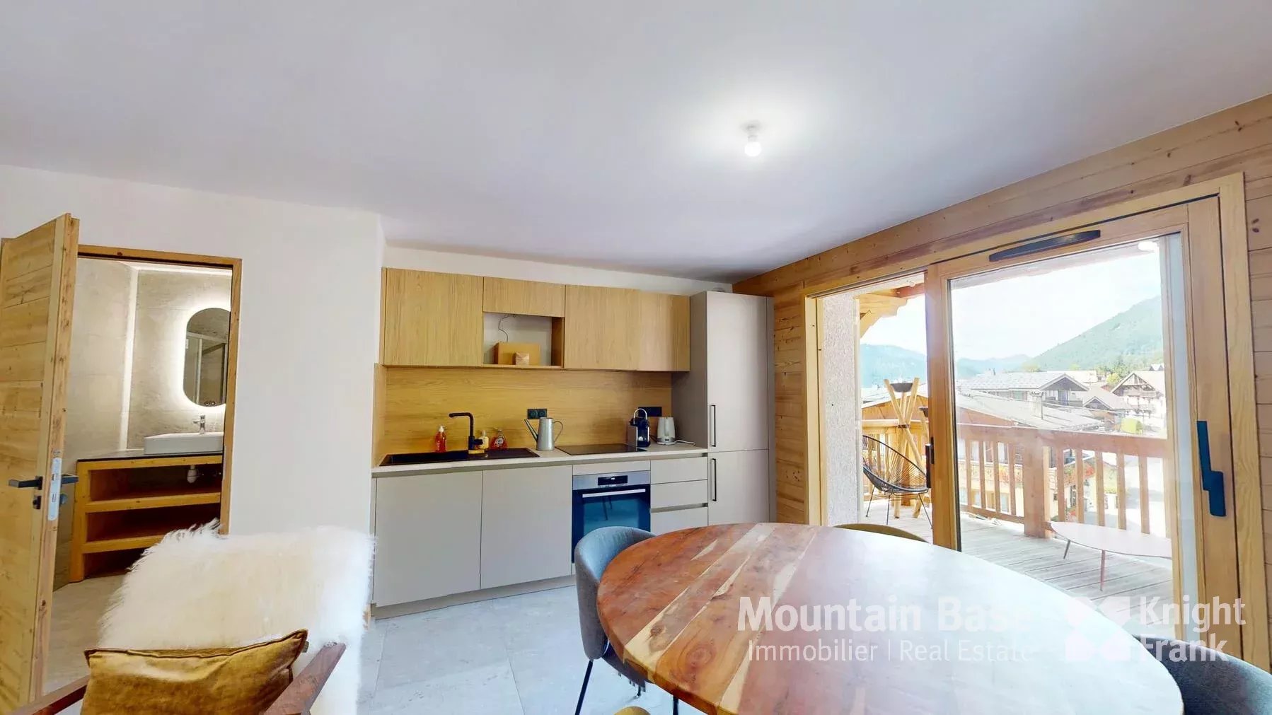 Photo of New 3-bedroom duplex apartment with cabin ideally located
