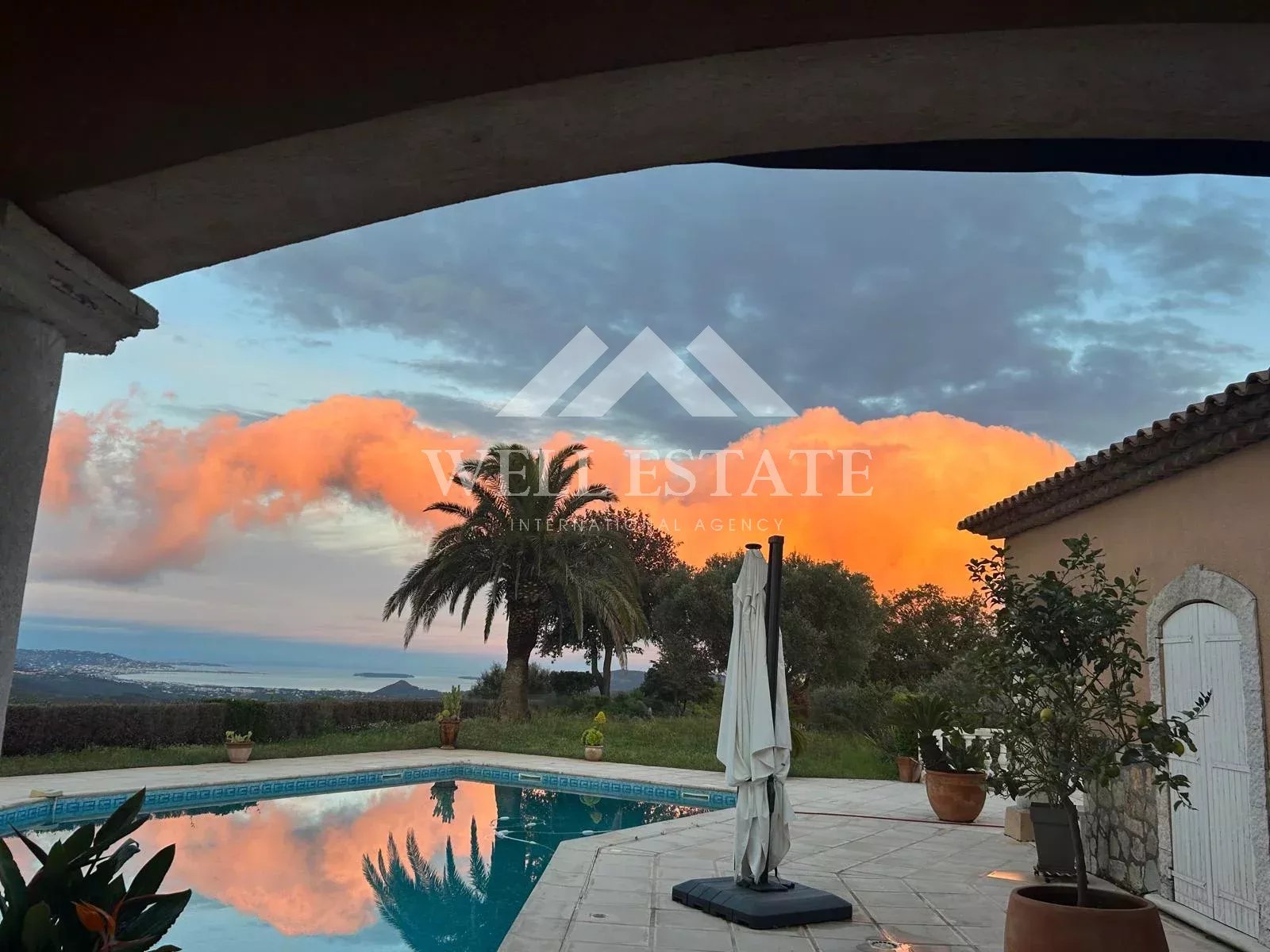 LES ADRETS-DE-L’ESTEREL – DOMAINE FERMÉ VILLA – VUE MER PANORAMIQUE