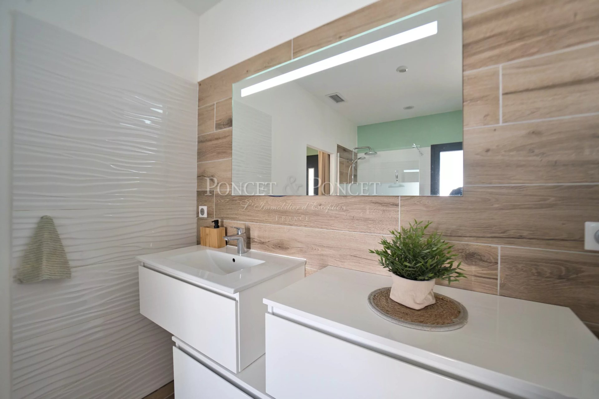 6 Bedroom Villa/Townhouse's Image 12