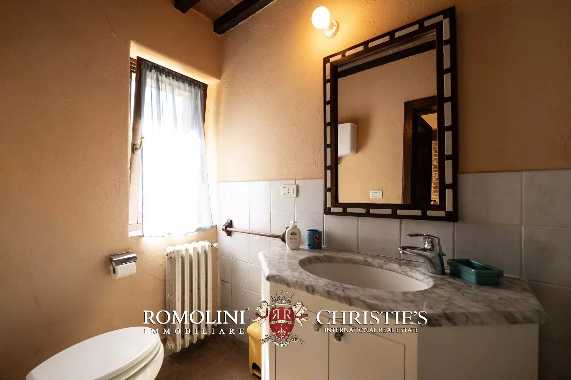 8 Bedroom Villa/Townhouse's Image 25