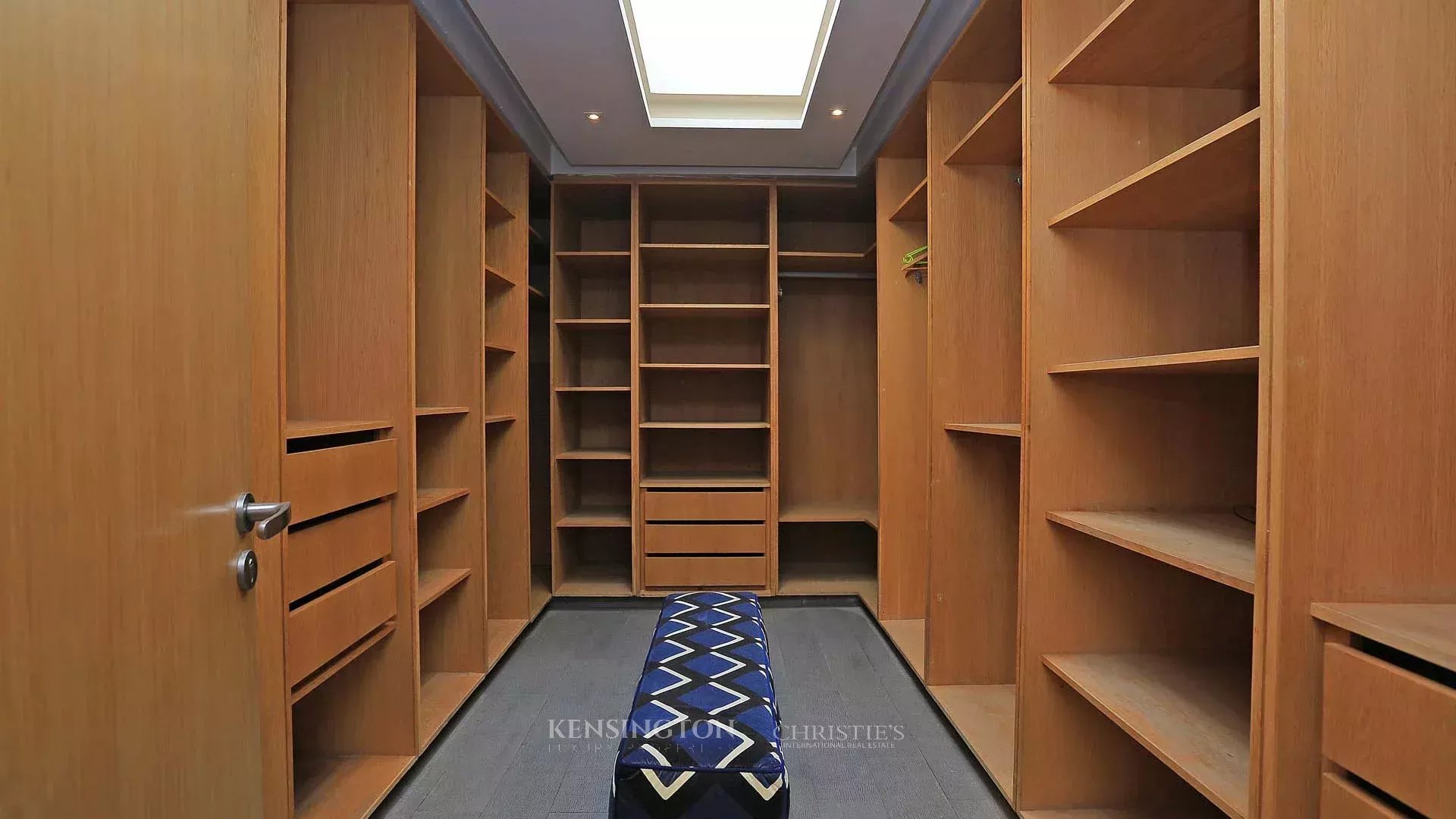 6 Bedroom Villa/Townhouse's Image 39