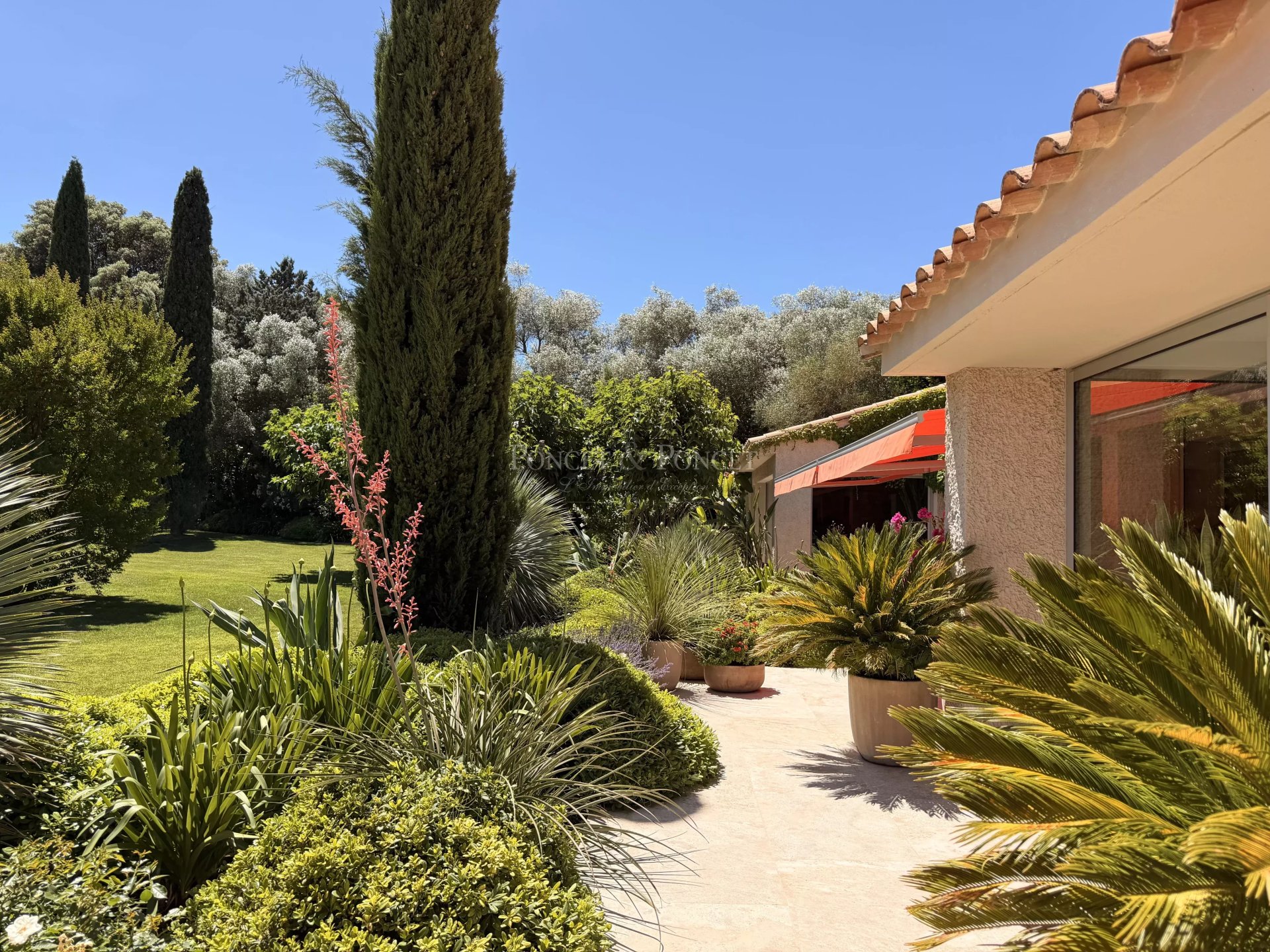 5 Bedroom Villa/Townhouse's Image 52