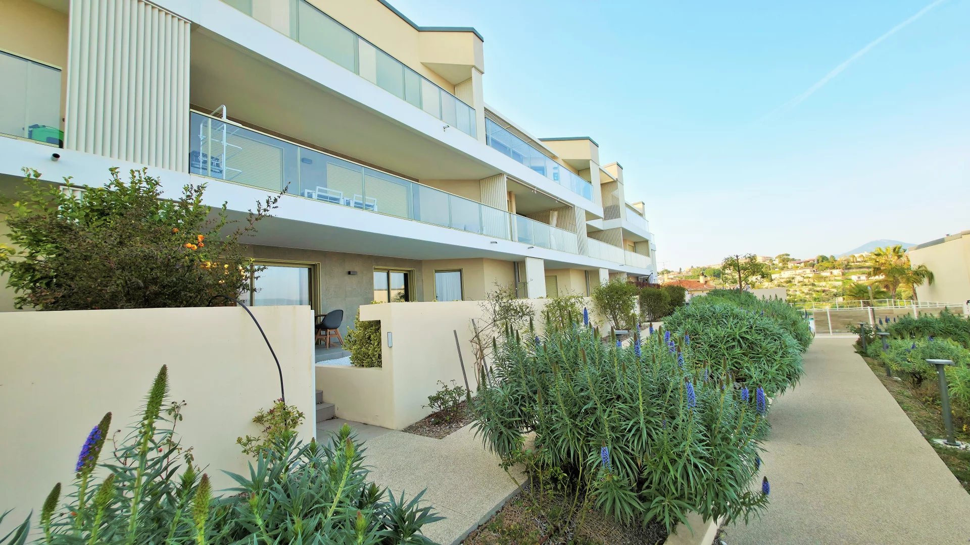 Appartement T3 avec terrasse et jardin privatif – Résidence Blue Pearl, Nice