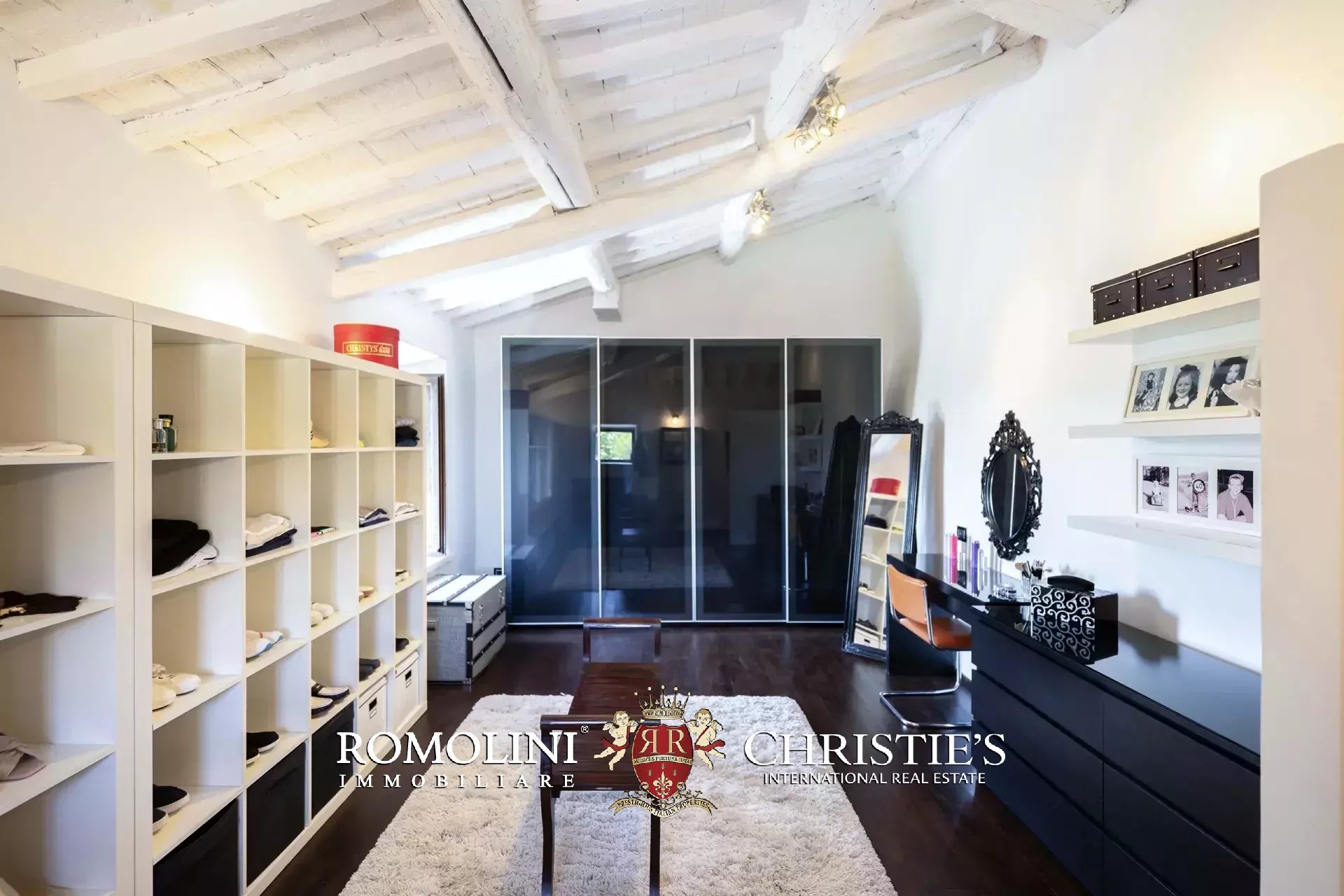 6 Bedroom Villa/Townhouse's Image 46