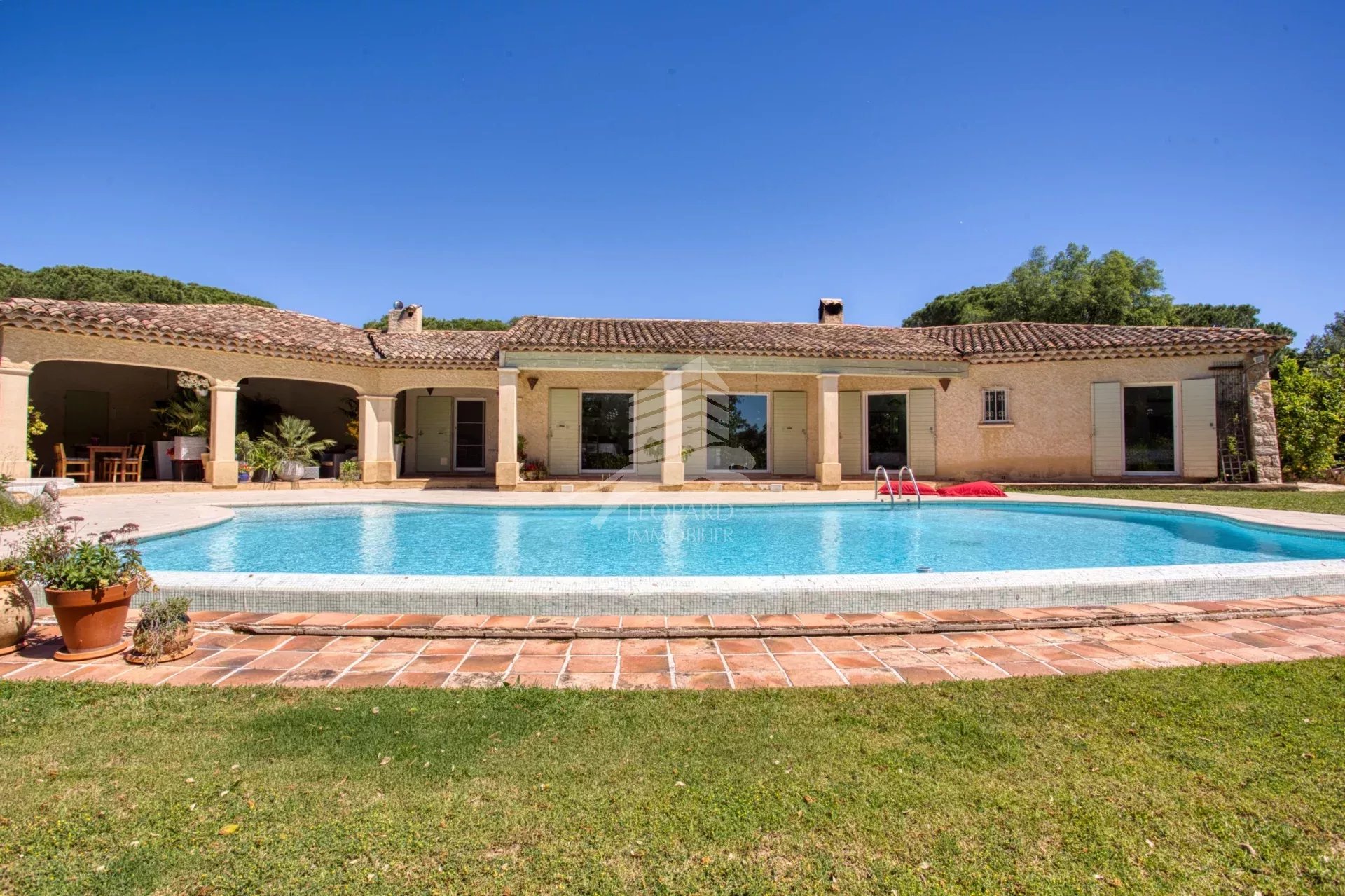 Agence immobilière de 