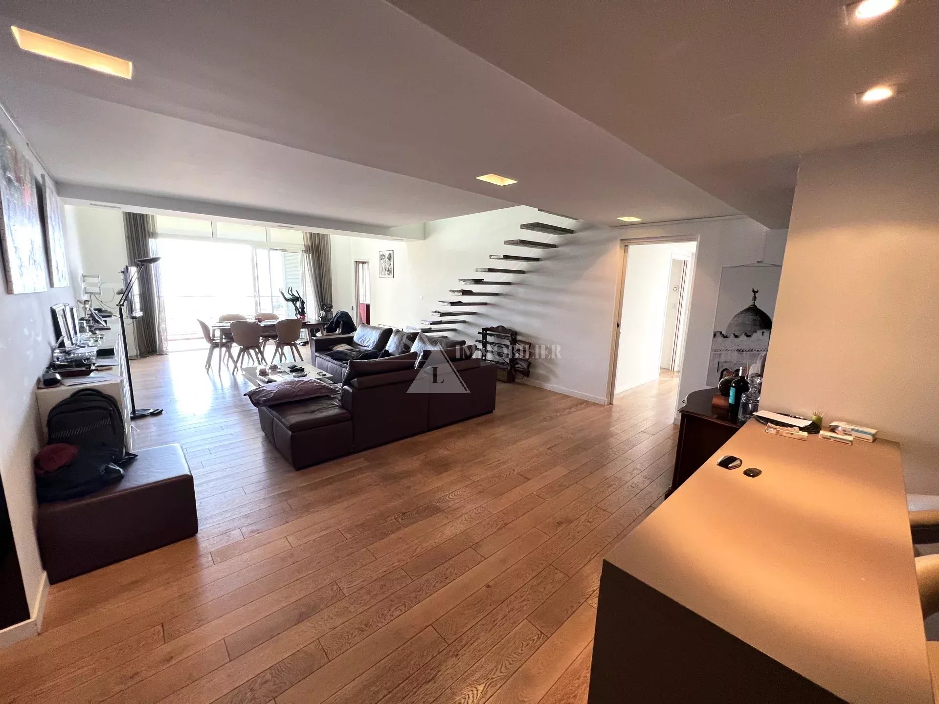 Agence immobilière de 