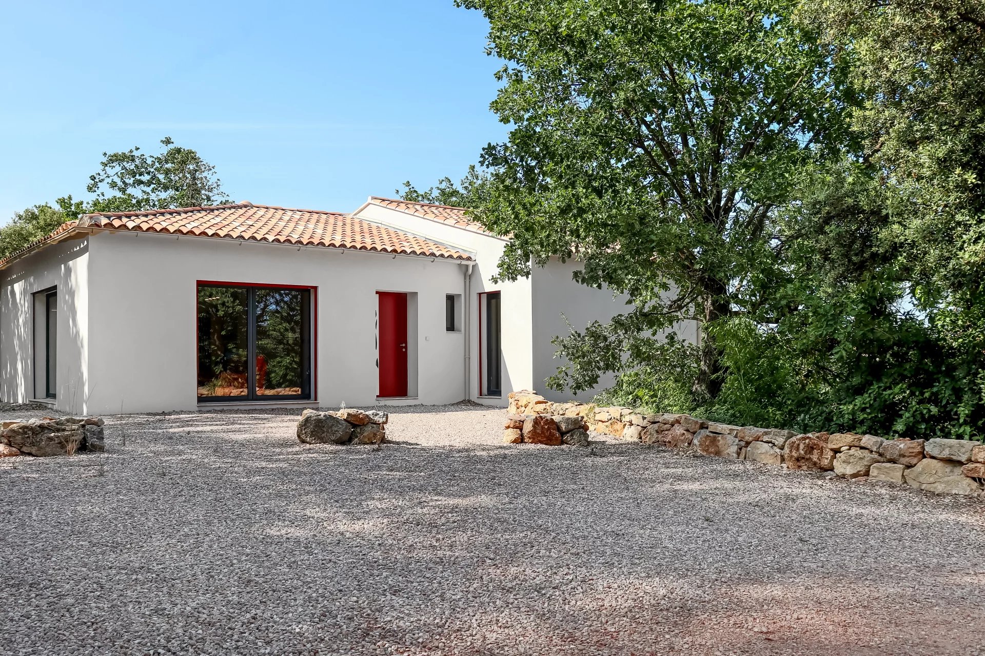 Magnifique bâtisse de 230 m² avec sous-sol et garage à BESSE-SUR-ISSOLE