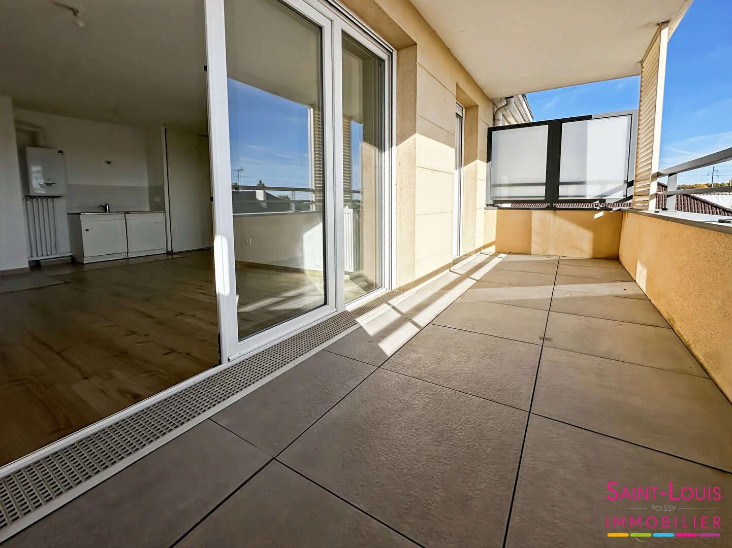 Appartement 2 pièces avec beau balcon/terrasse ensoleillé