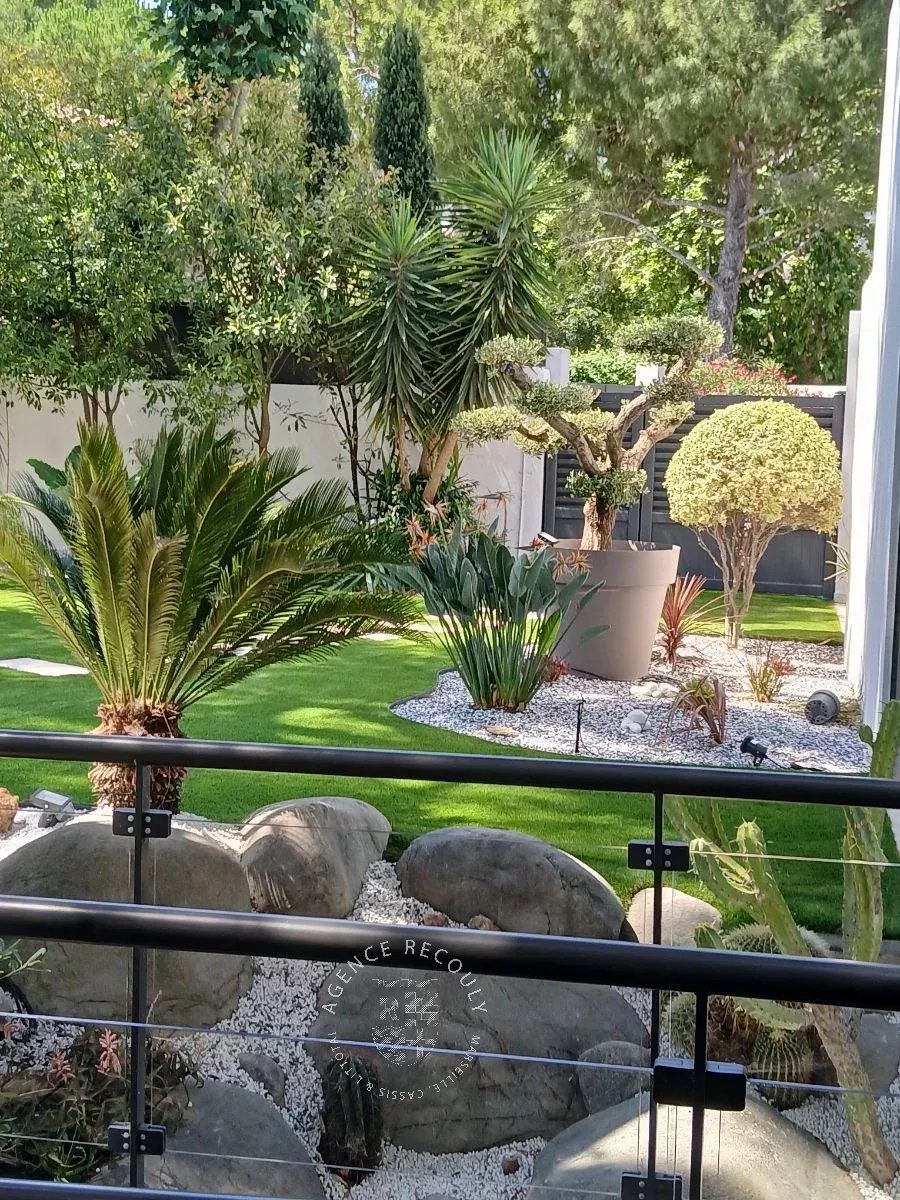 Villa contemporaine - jardin - piscine  : 13009 Marseille