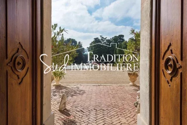 UN CHATEAU AU COEUR DES ALPILLES