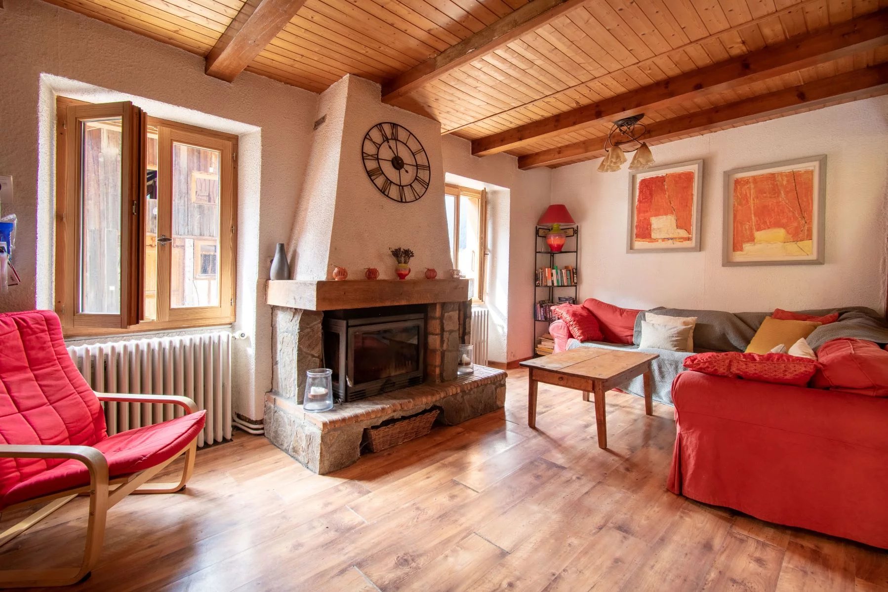 Photo of 6 bedroom chalet in a sought-after area