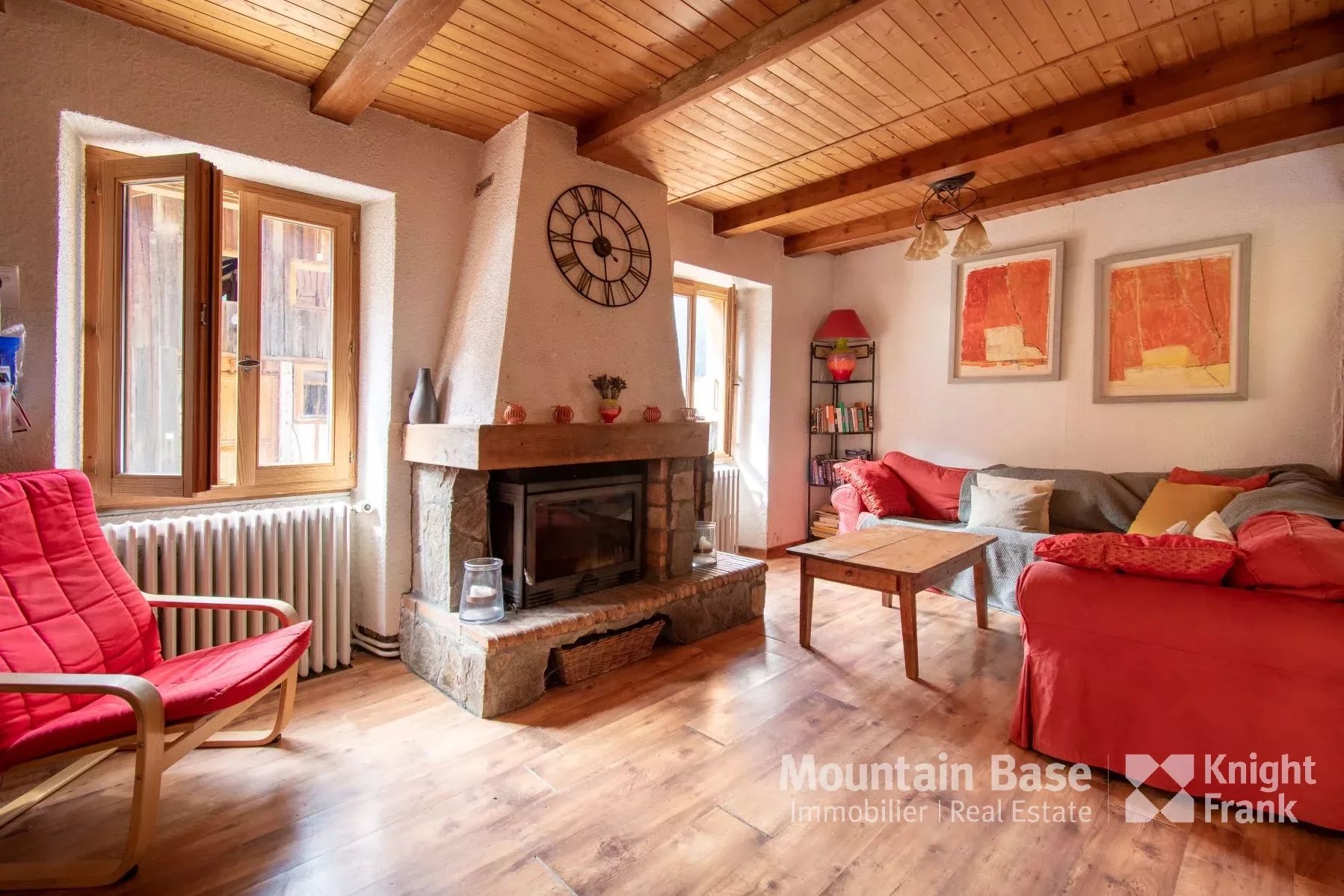 Photo of 6 bedroom chalet in a sought-after area