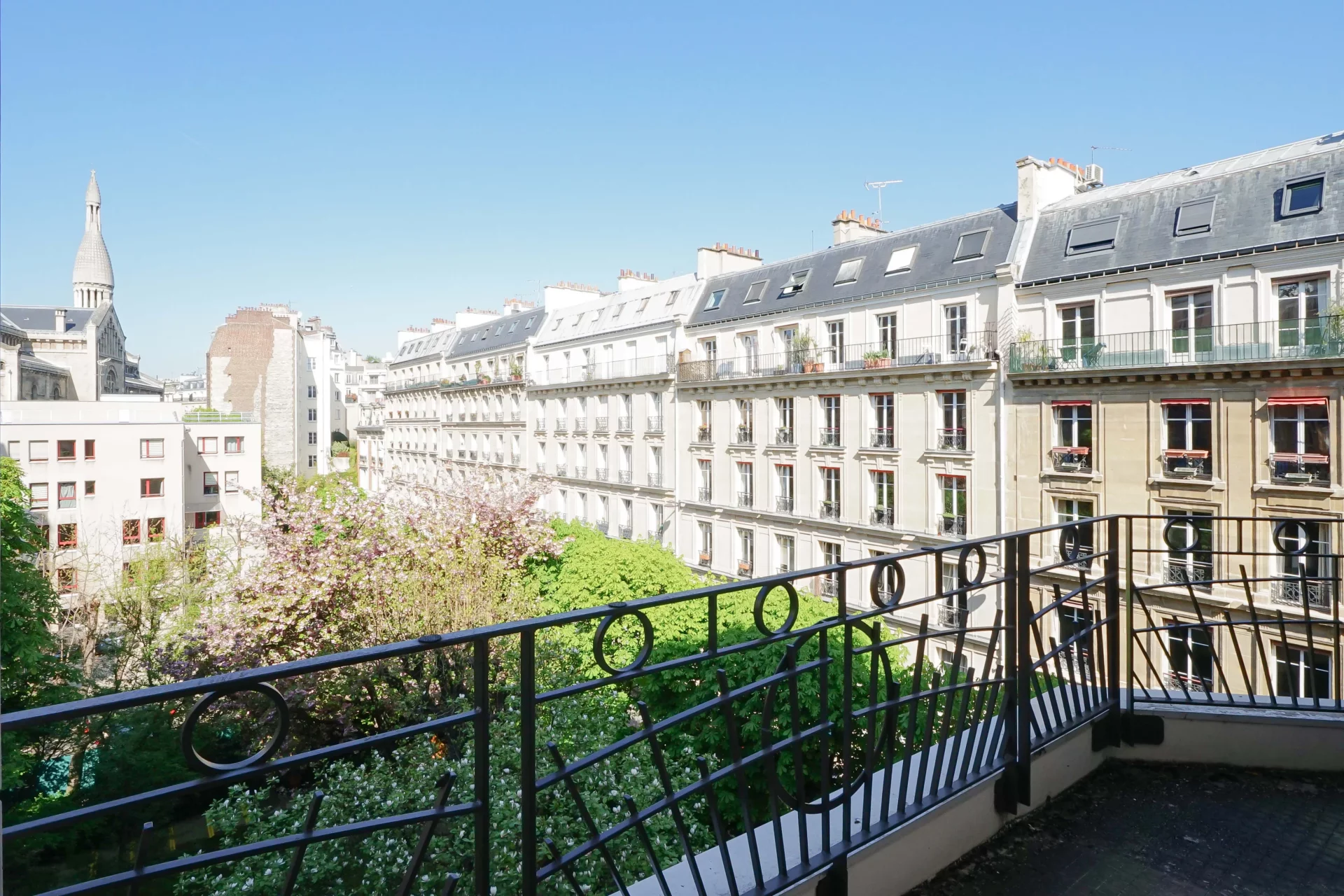 Paris 16e - AUTEUIL CHURCH