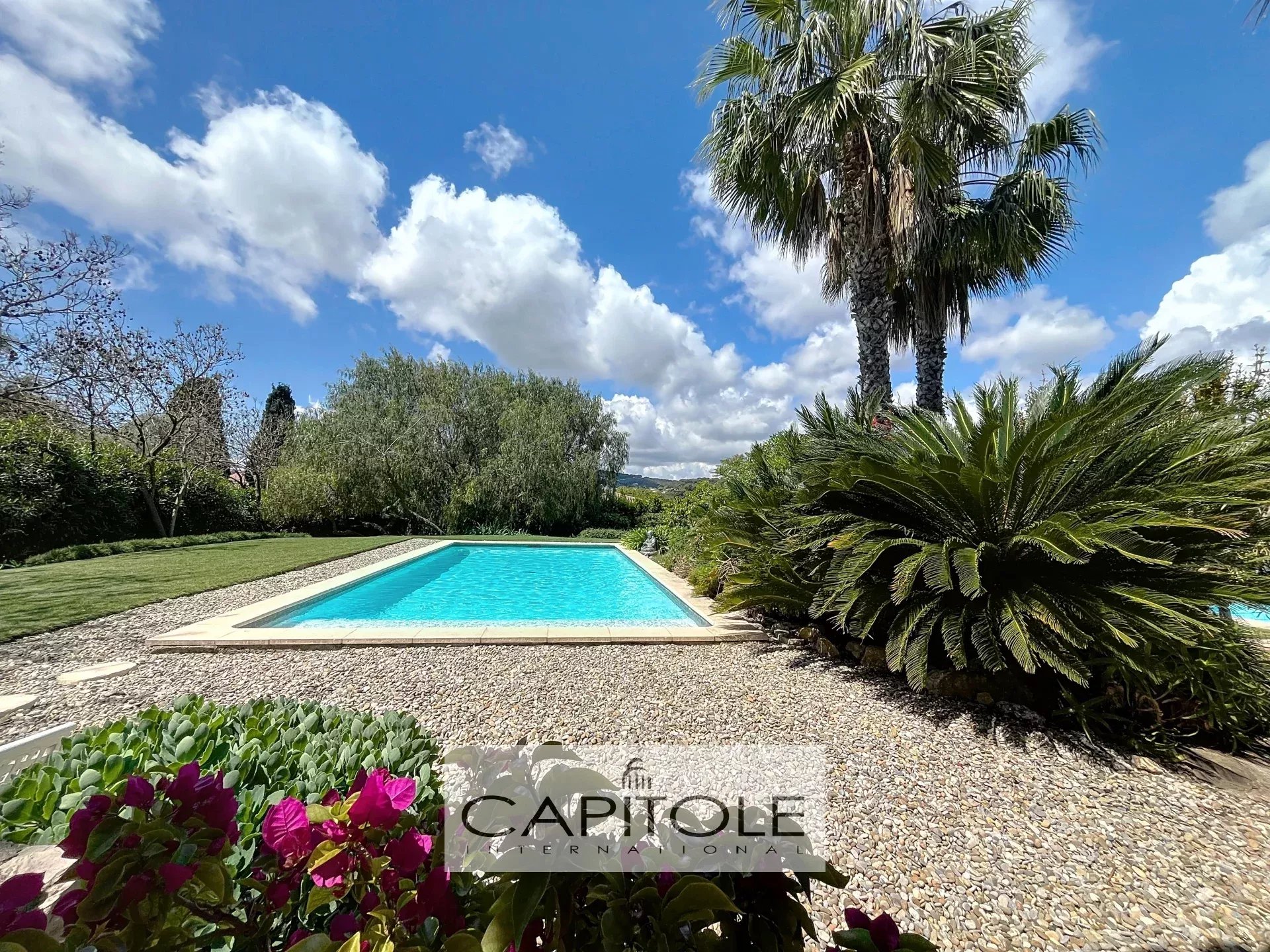 For Sale – Bright & Spacious 6-Room Villa with Pool, Garden & Solar Energy – Antibes