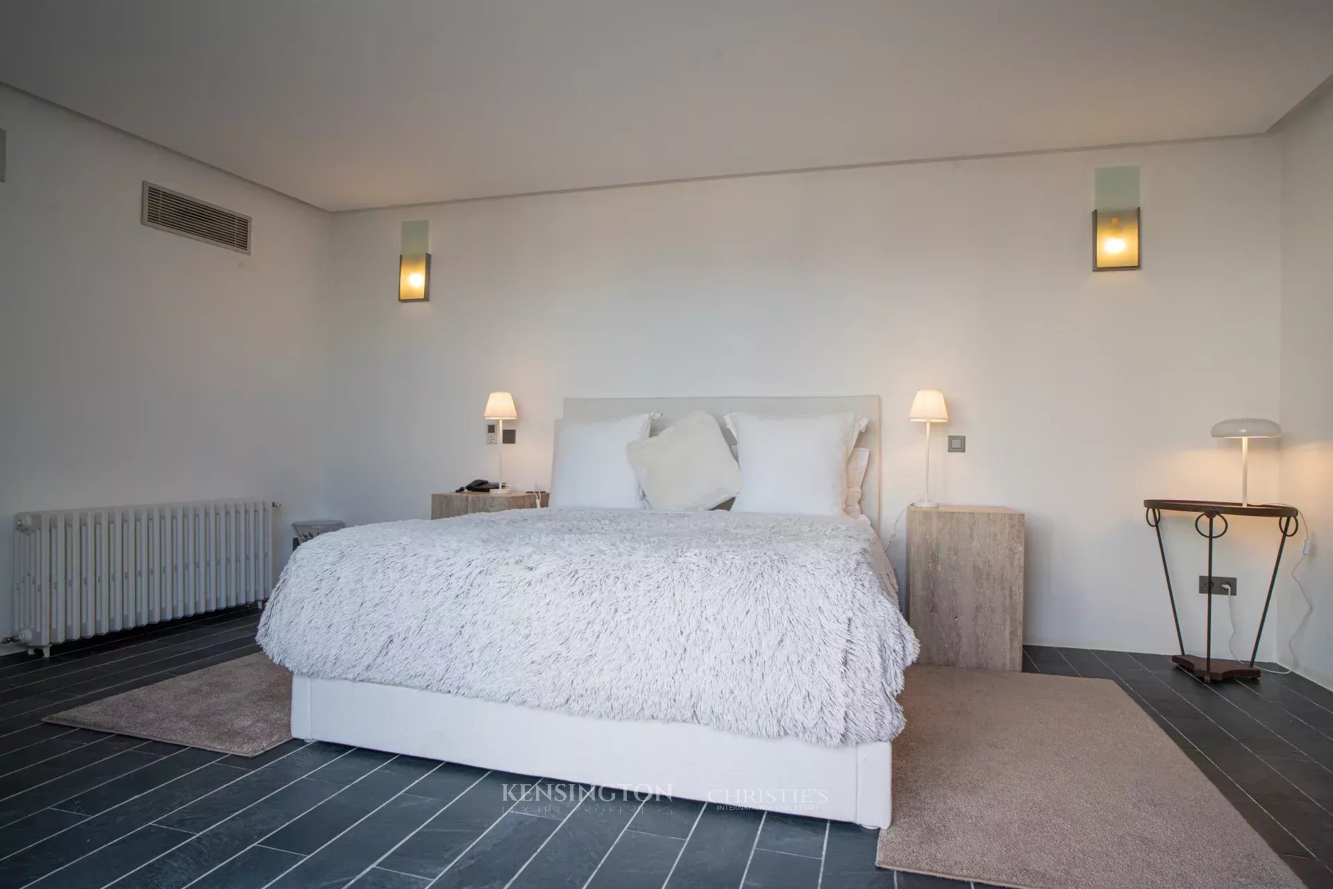 6 Bedroom Villa/Townhouse's Image 29