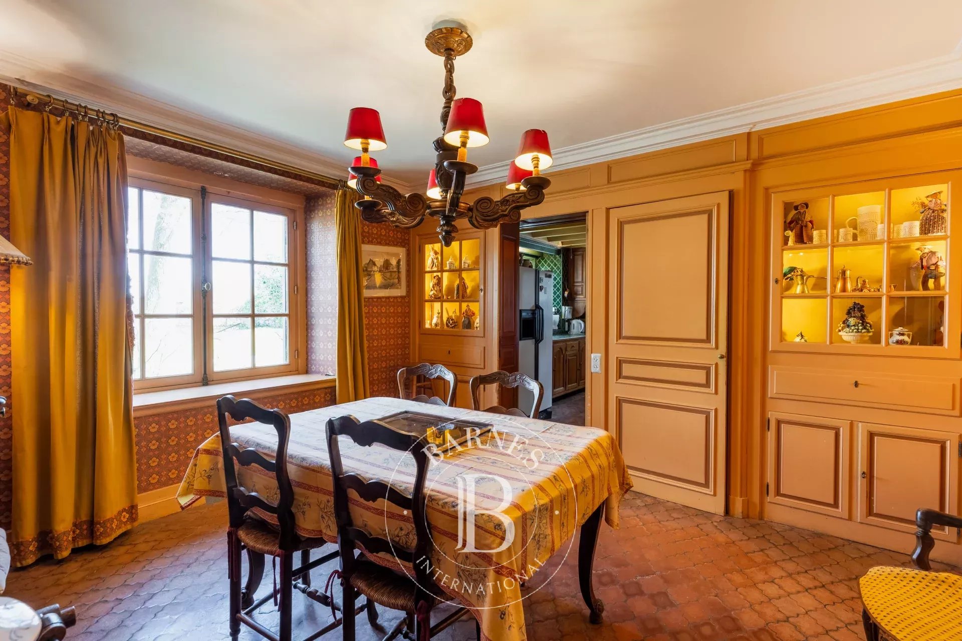 Hoeilaart - Exceptional villa to renovate, close to the Sonian Forest