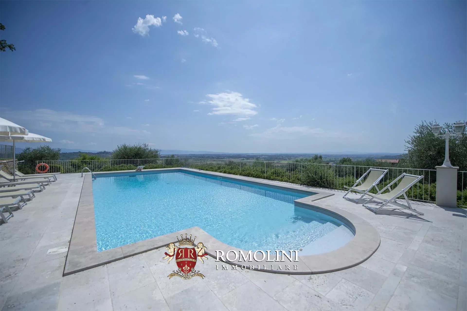 6 Bedroom Villa/Townhouse's Image 14