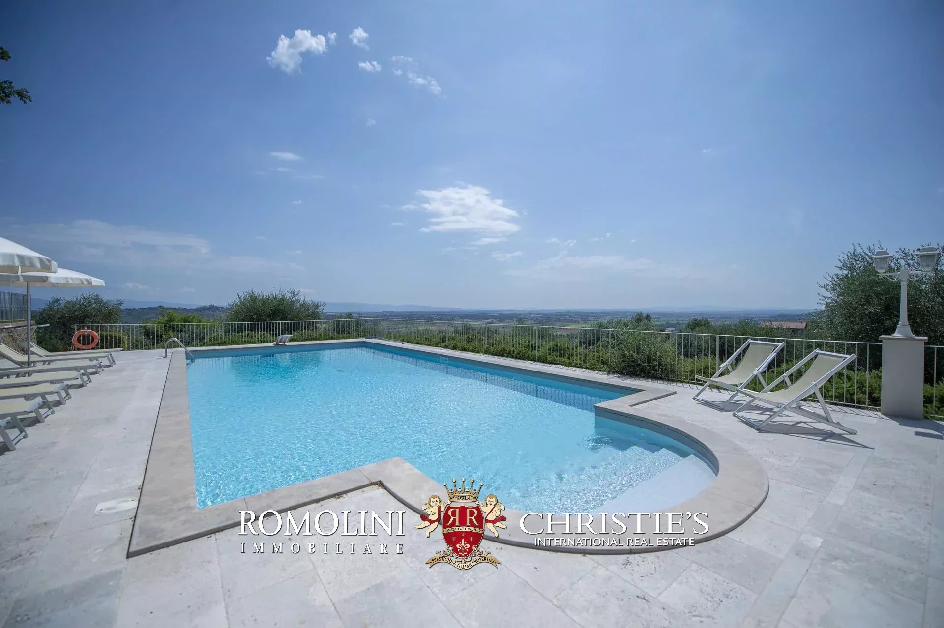6 Bedroom Villa/Townhouse's Image 14