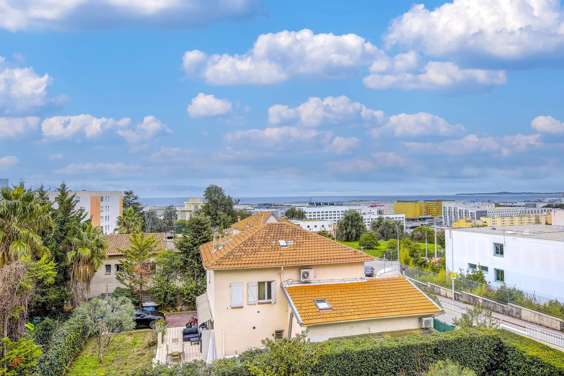 Agence immobilière de AZUR LOC INVEST