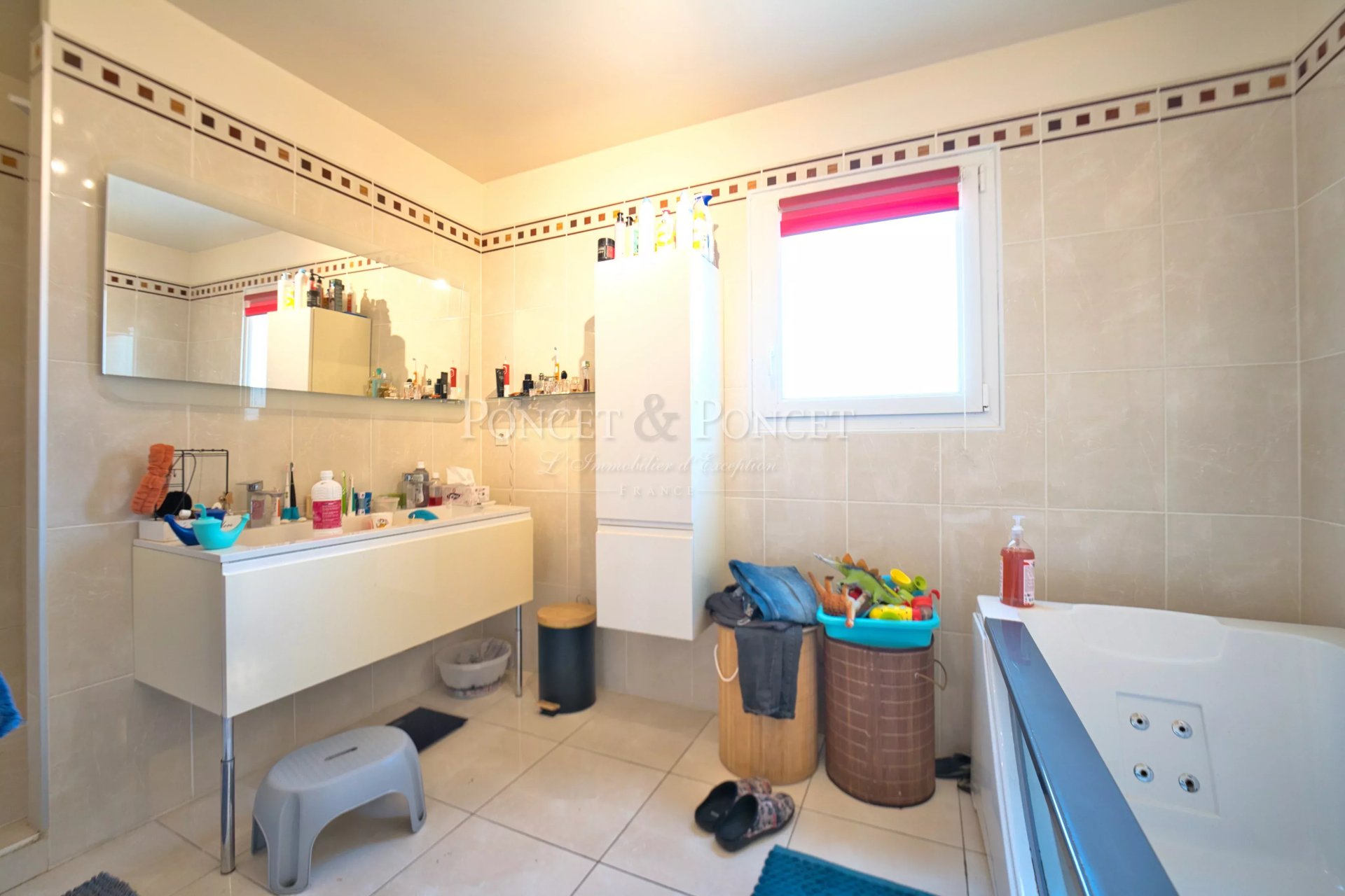 4 Bedroom Villa/Townhouse's Image 9