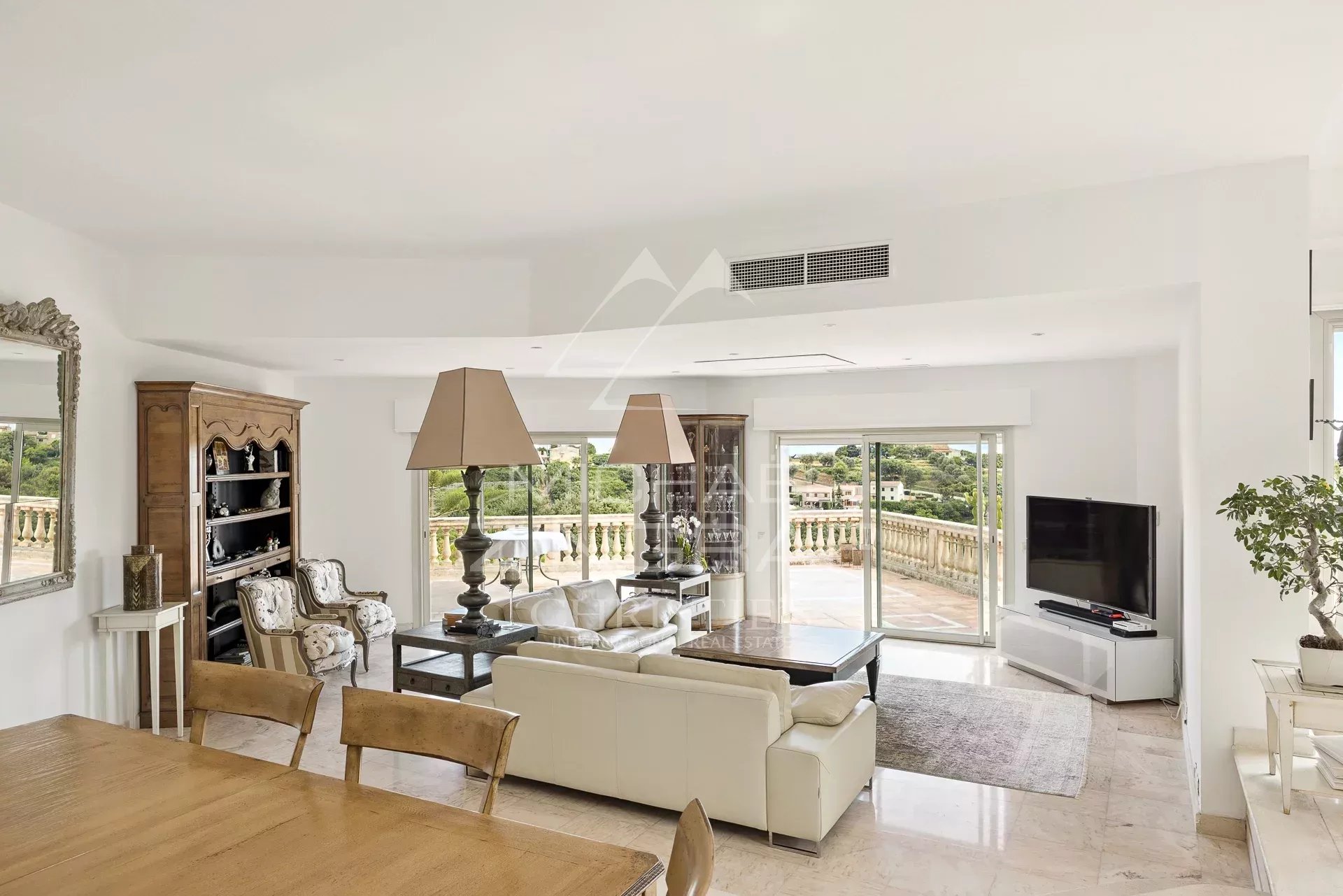 6 Bedroom Villa/Townhouse's Image 6