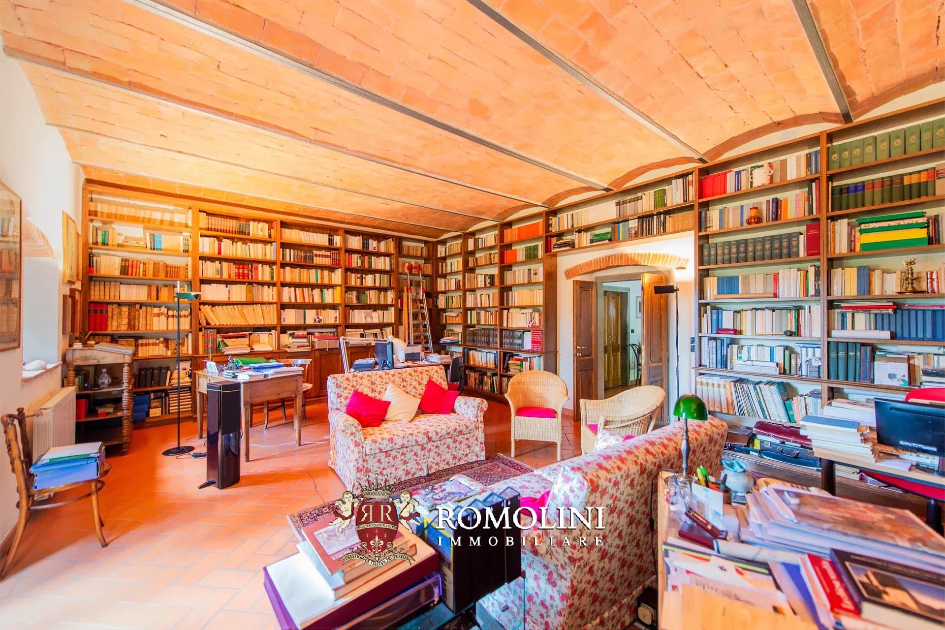 6 Bedroom Villa/Townhouse's Image 28