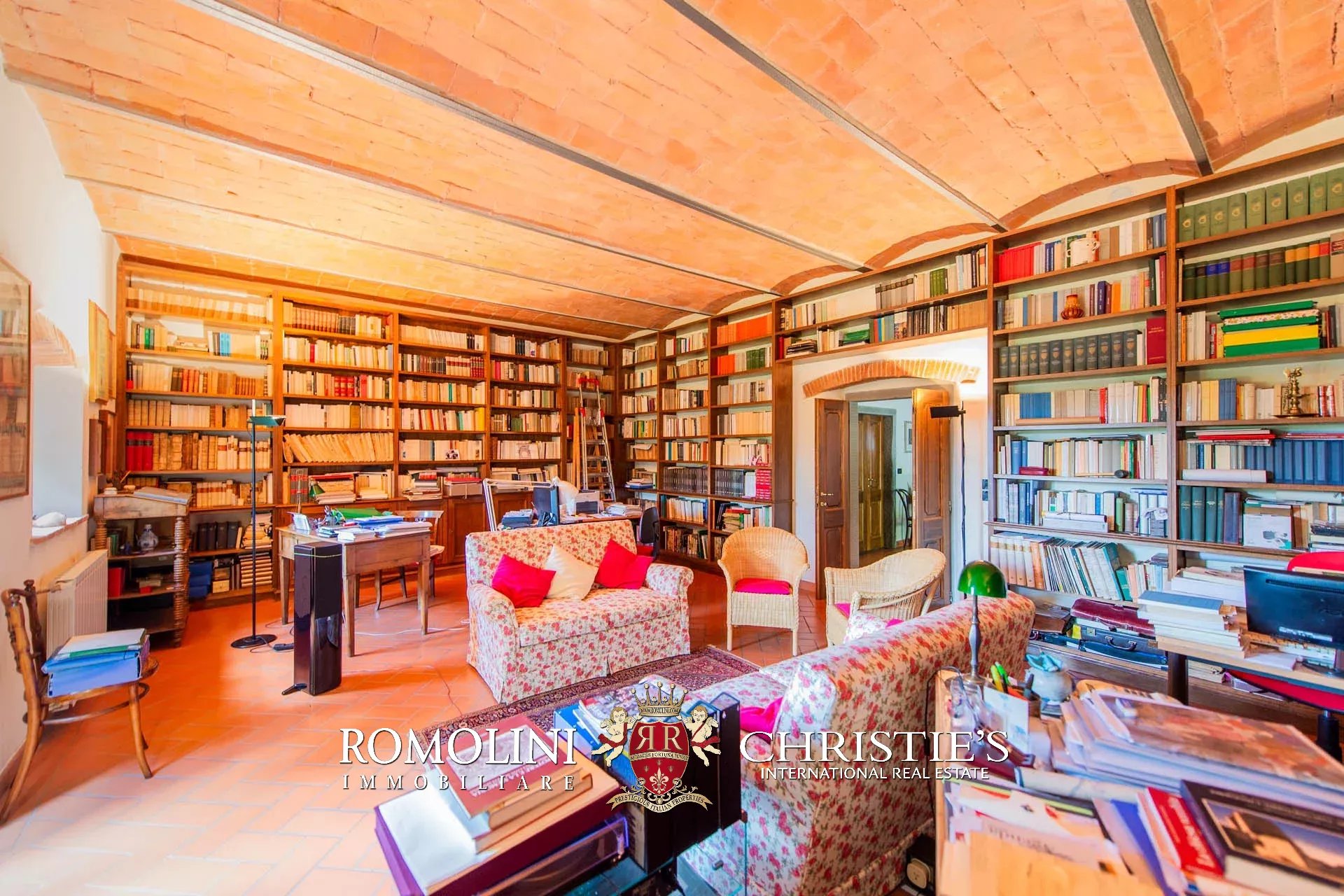 6 Bedroom Villa/Townhouse's Image 28
