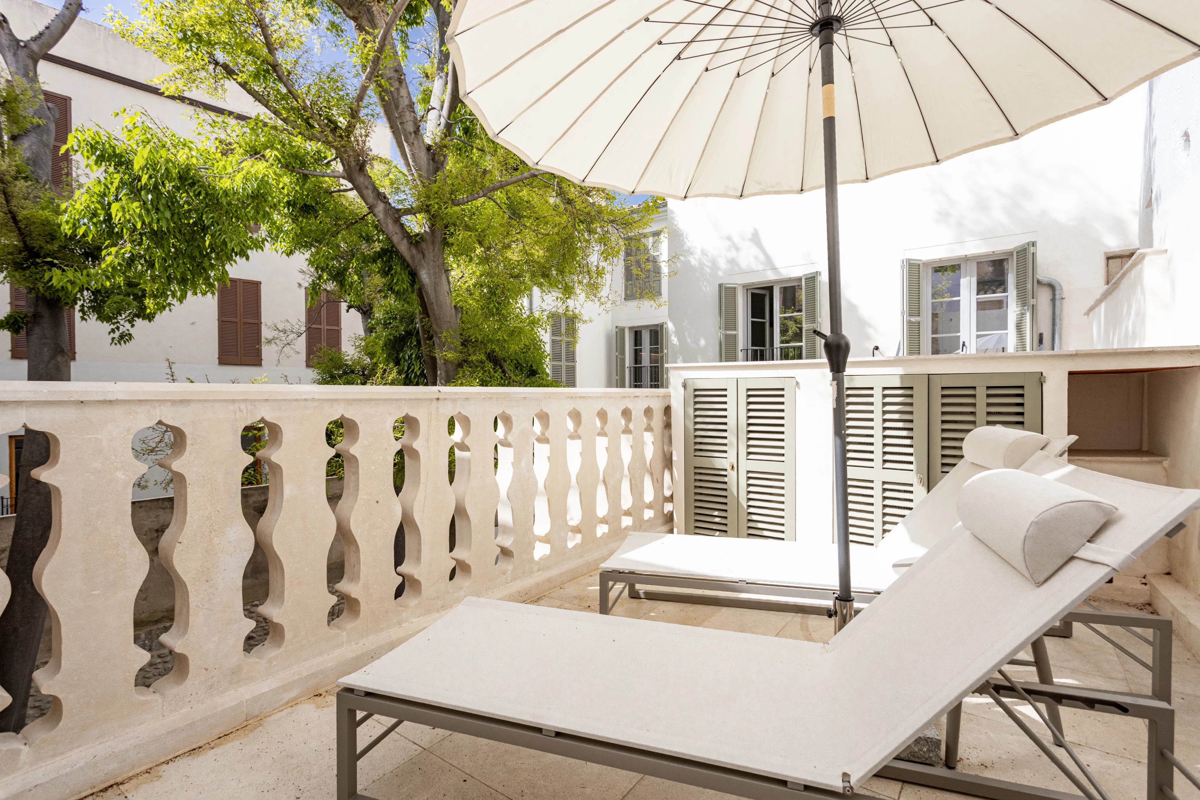 New Duplex Garden Apartment with Rooftop Terrace