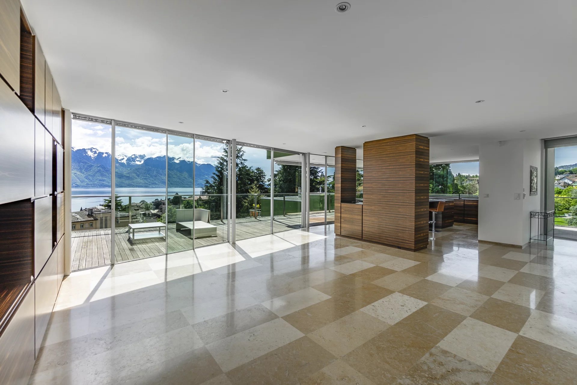 Contemporary penthouse with 360 ° view