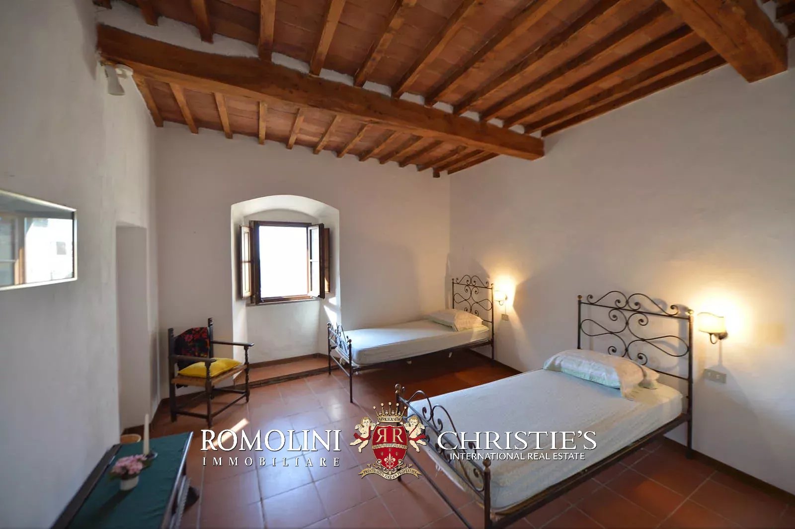 20 Bedroom Vineyard's Image 50