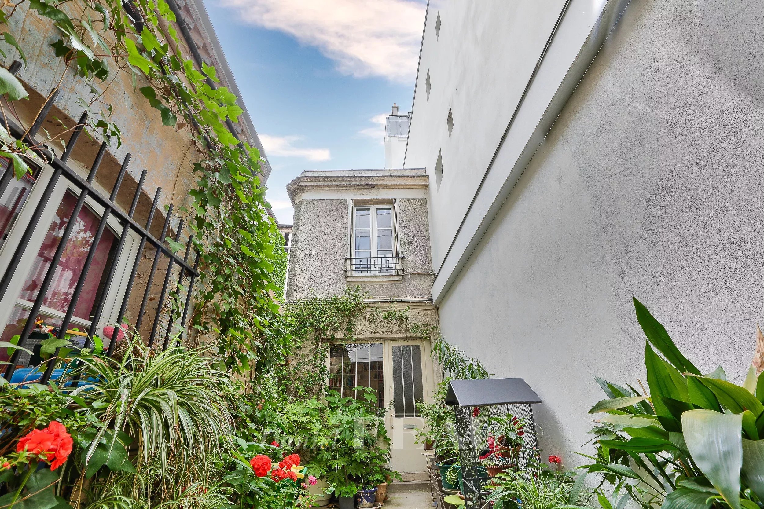 Paris 4th District – An atypical pied a terre