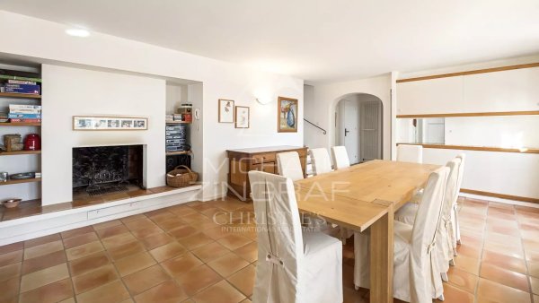 Charming villa with panoramic views in the heart of a sought-after private estate — photo 4