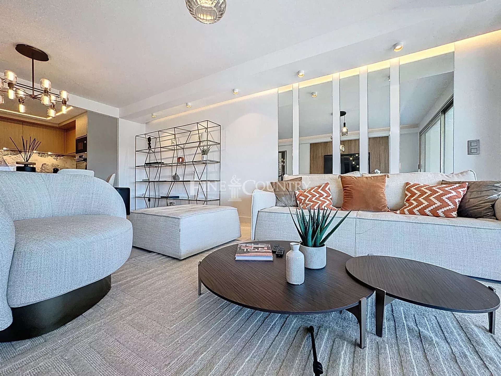 Photo of 3 BEDROOM APPARTEMENT  CANNES PALM BEACH