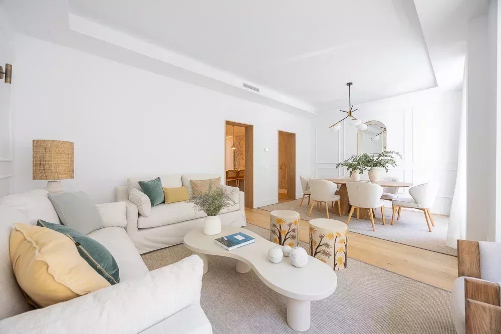 Fully Renovated Apartment in the Heart of Salamanca - picture 13