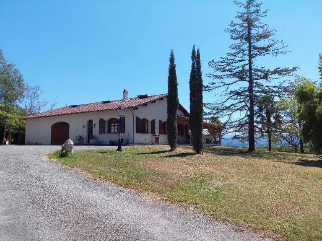 SECTEUR MONTESQUIEU VOLVESTRE/ DAUMAZAN SUR ARIZE , Maison T5 sur près de 2hectares, VUE PYRENEES, piscine et dépendances