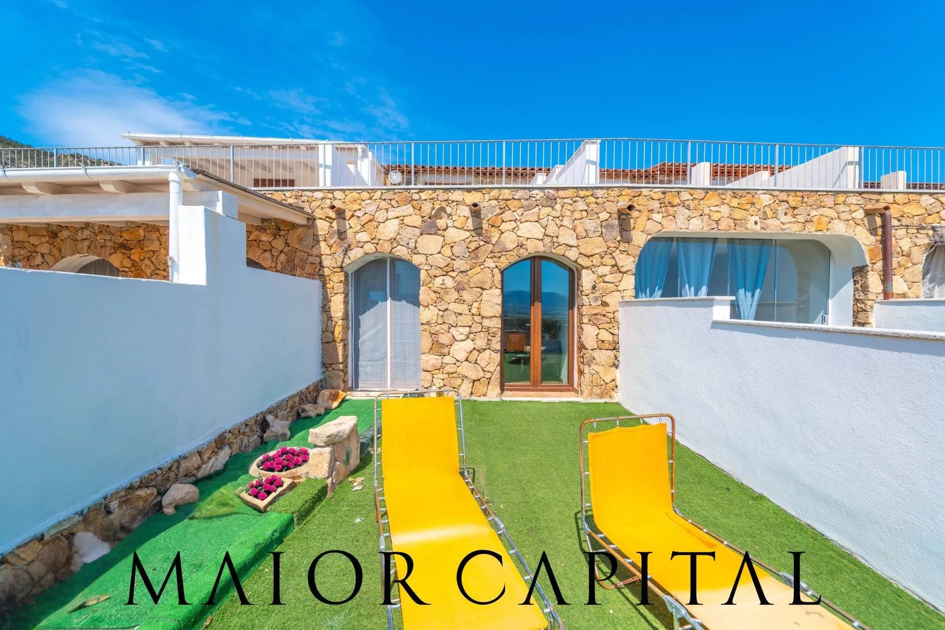 San Teodoro | Lu Fraili | Villetta infraschiera con terrazza vista mare