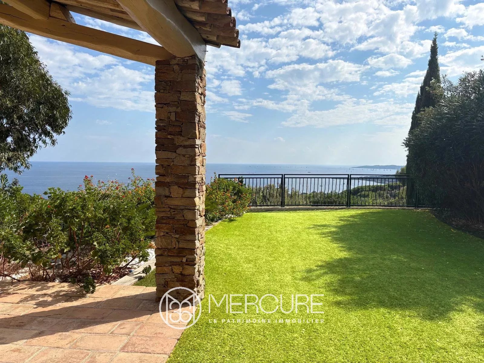 Sainte-Maxime – villa rénovée – emplacement et vue exceptionnels - 21443CA