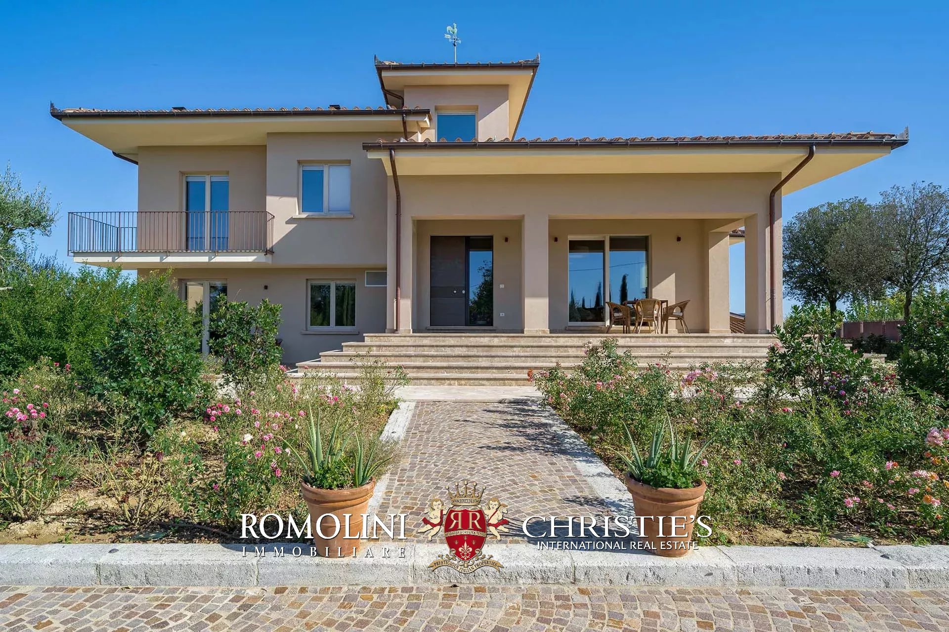 7 Bedroom Villa/Townhouse's Image 16