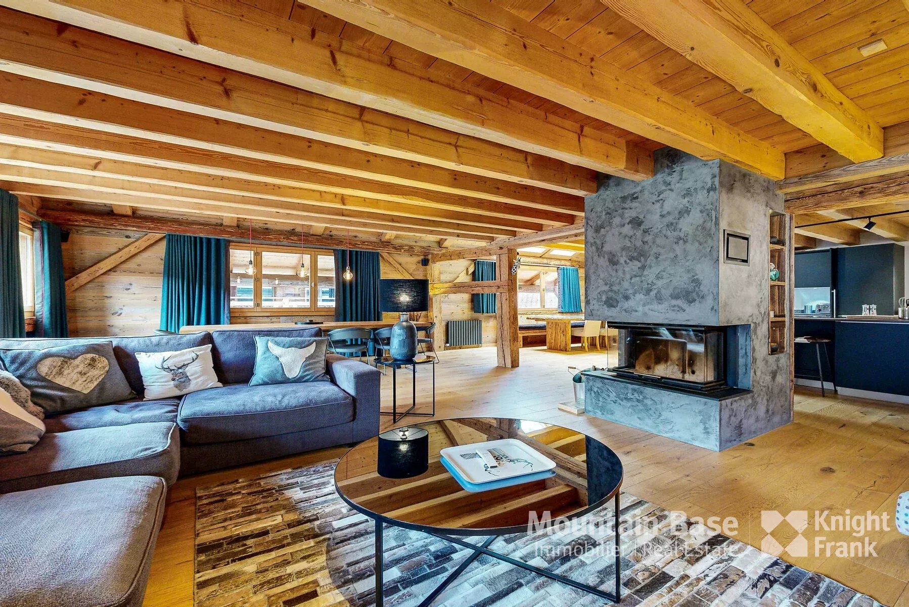 A 7-bedroom, renovated chalet in the centre of Morzine Accommodation in Chamonix