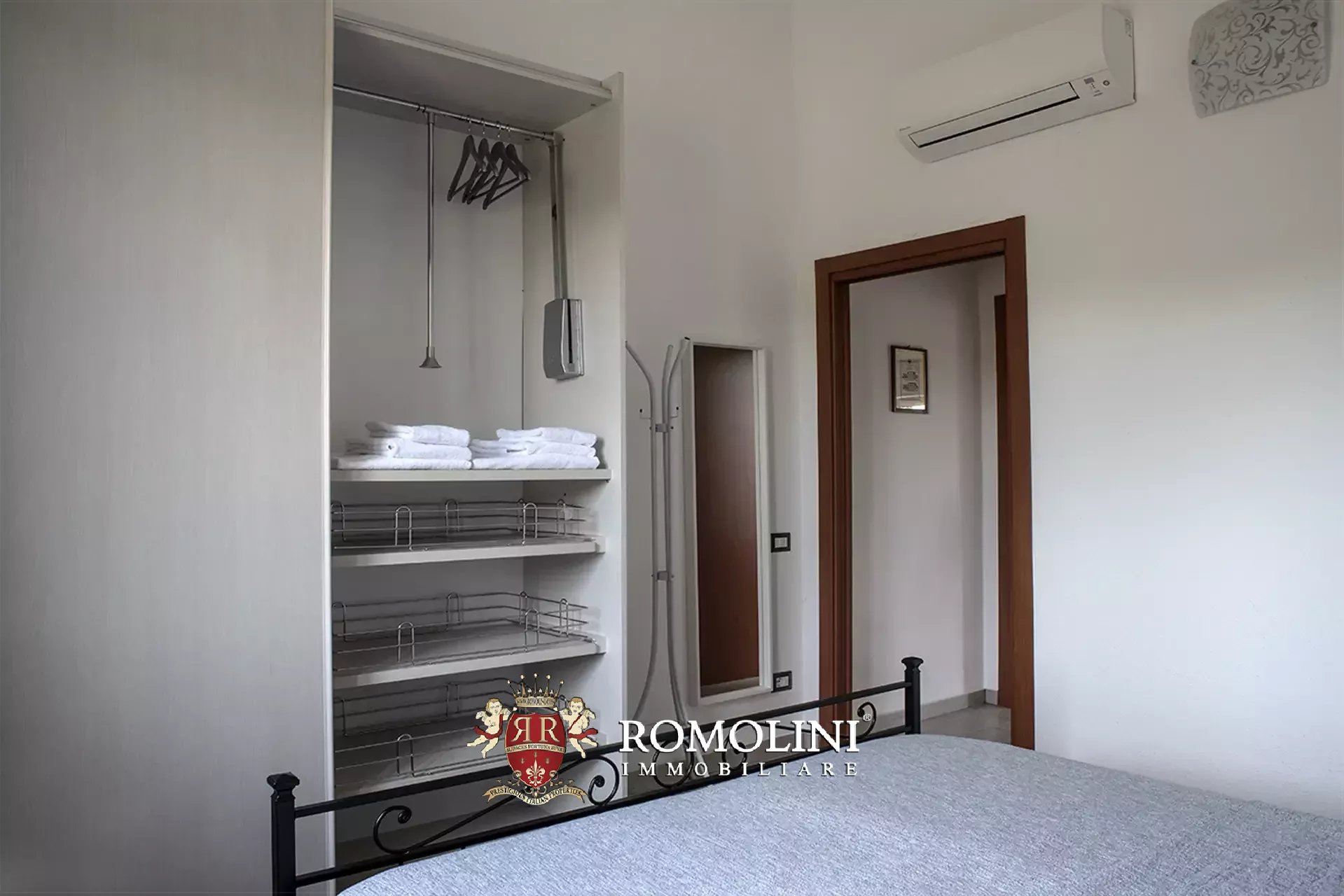 2 Bedroom Vineyard's Image 28