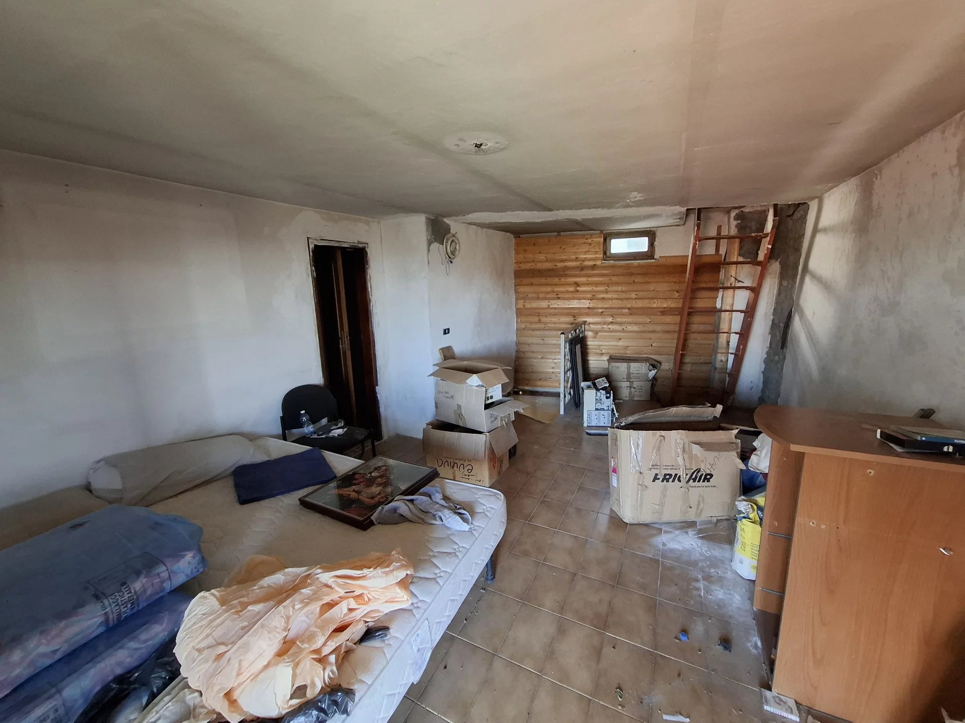 CASA DI AMPIA METRATURA A ROCCA