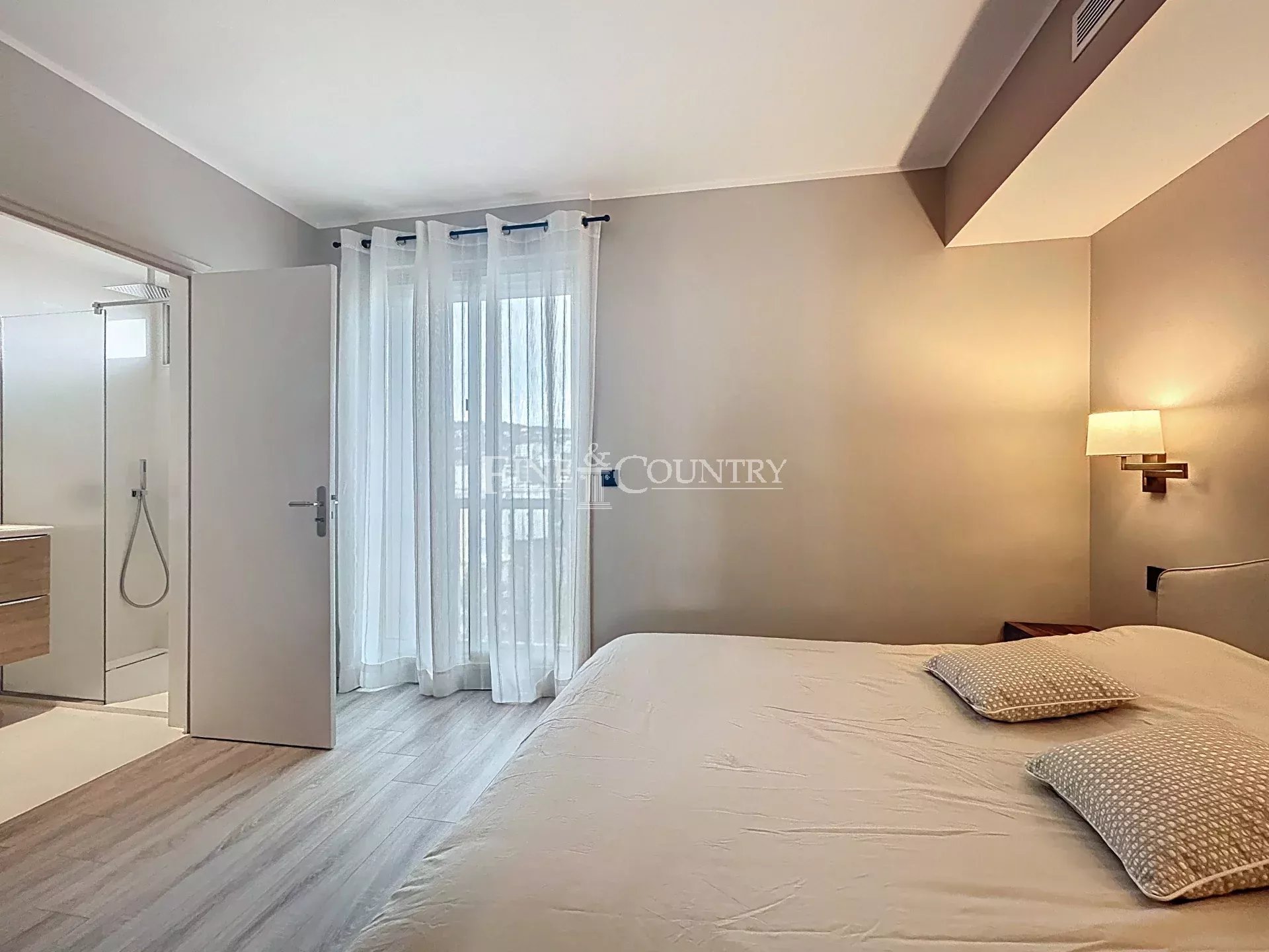 Photo of Apartment 2 bedrooms for sale on la Croisette in Cannes