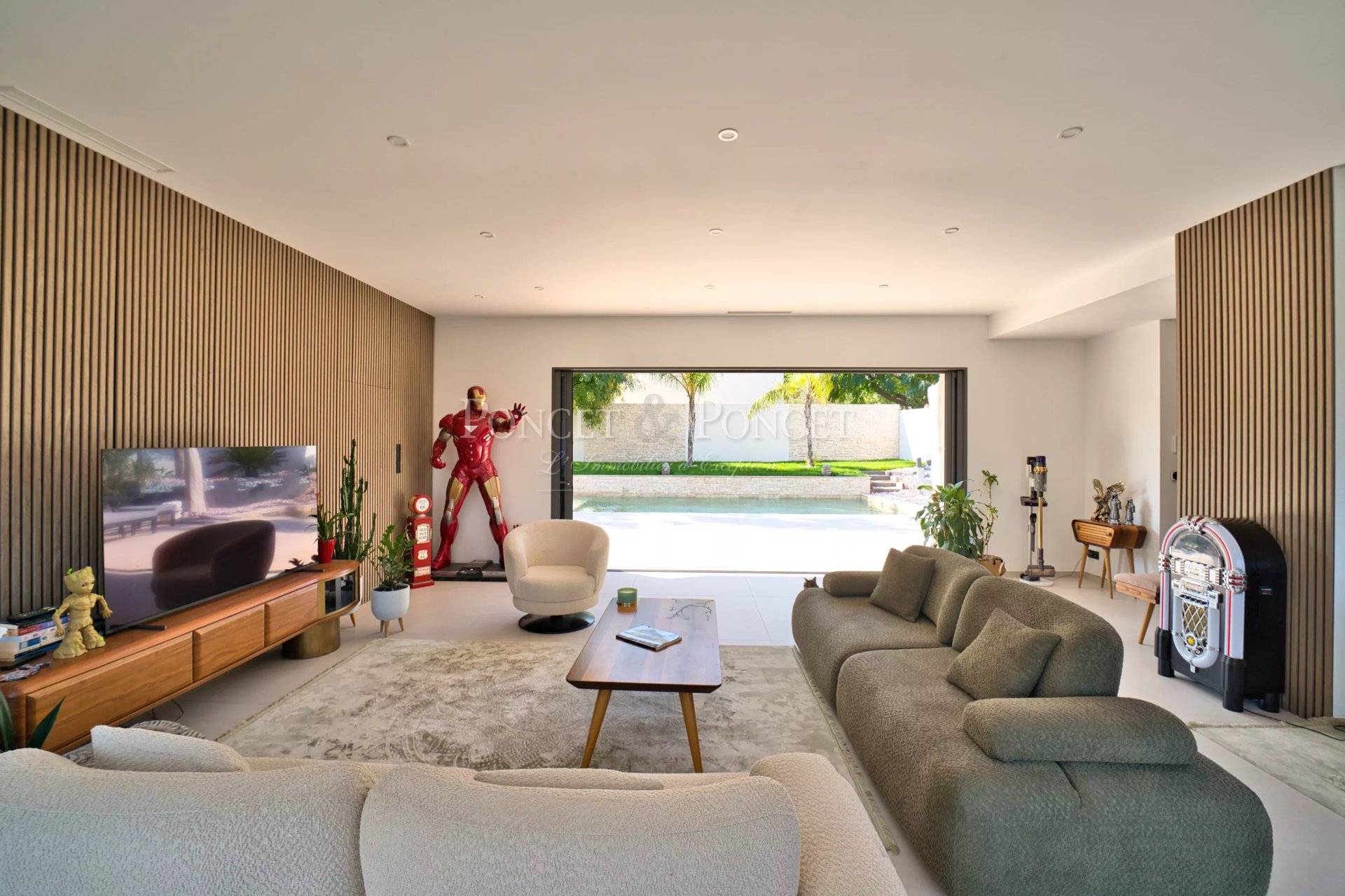 5 Bedroom Villa/Townhouse's Image 8