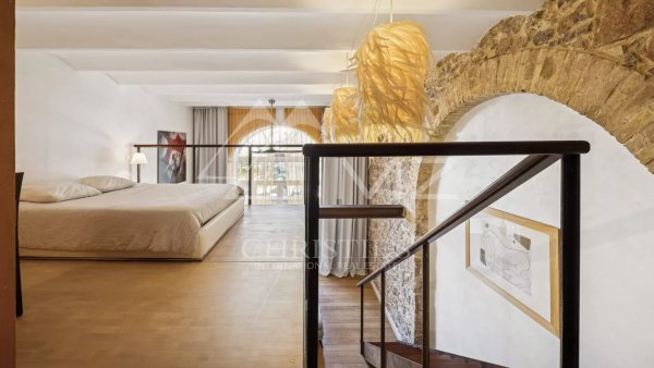 In the district of Petit Juas, loft combining historical charm and comfort — photo 5