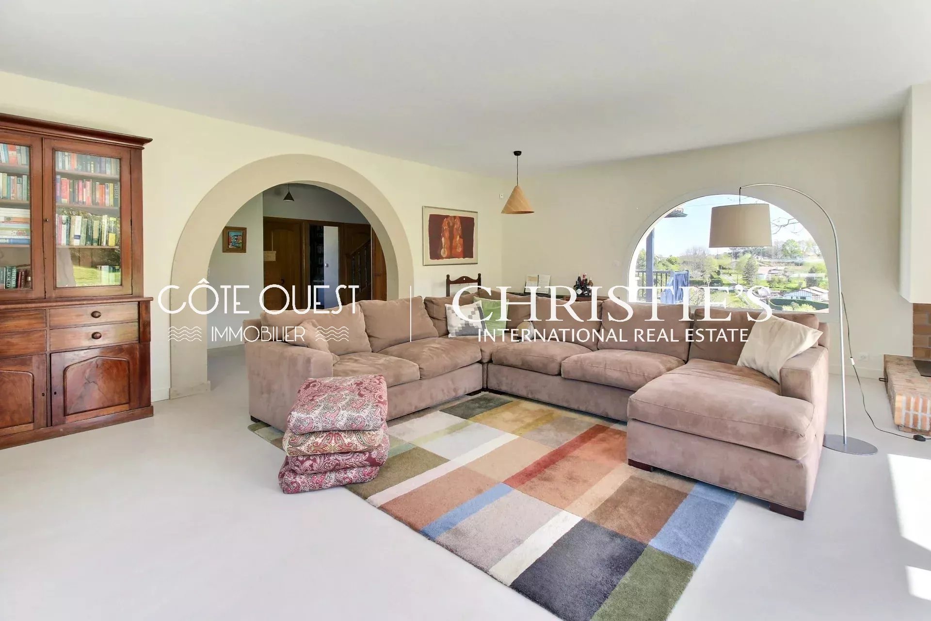 4 Bedroom Villa/Townhouse's Image 3