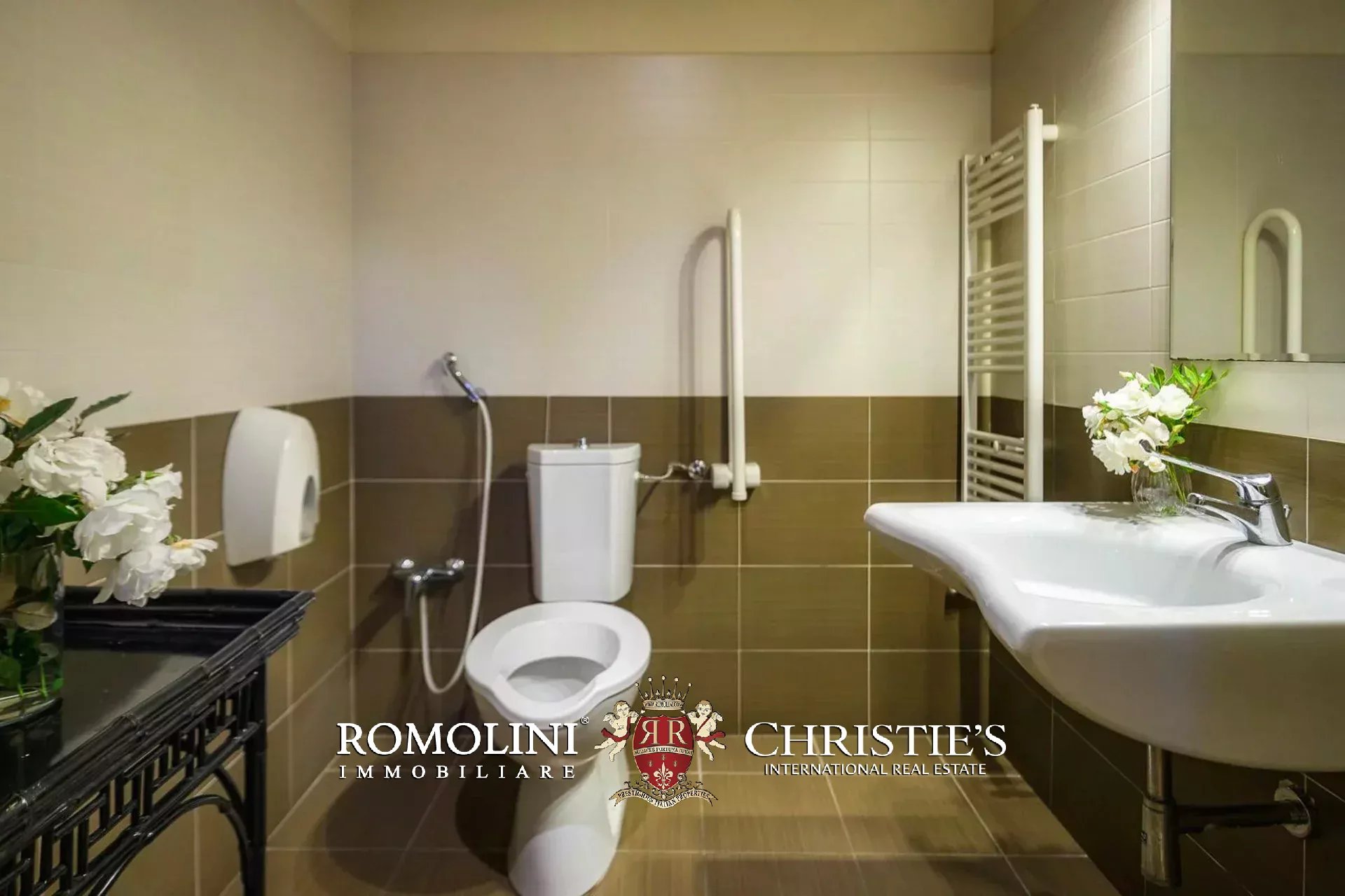 9 Bedroom Villa/Townhouse's Image 15