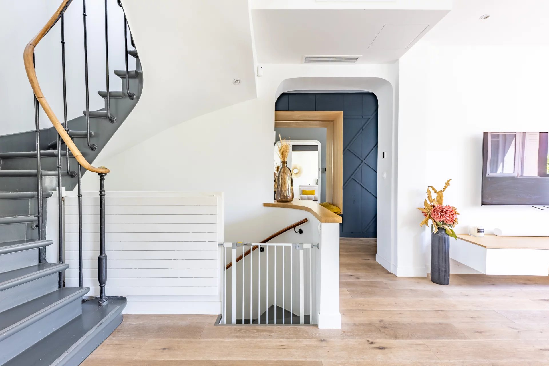 QUARTIER PETIT-COLOMBES / MAISON 279,5M2 HABITABLE + JARDIN + TE - Image Array