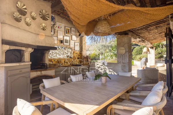 Charming Renovated Property with Guest Suites and Wellness Area — photo 3