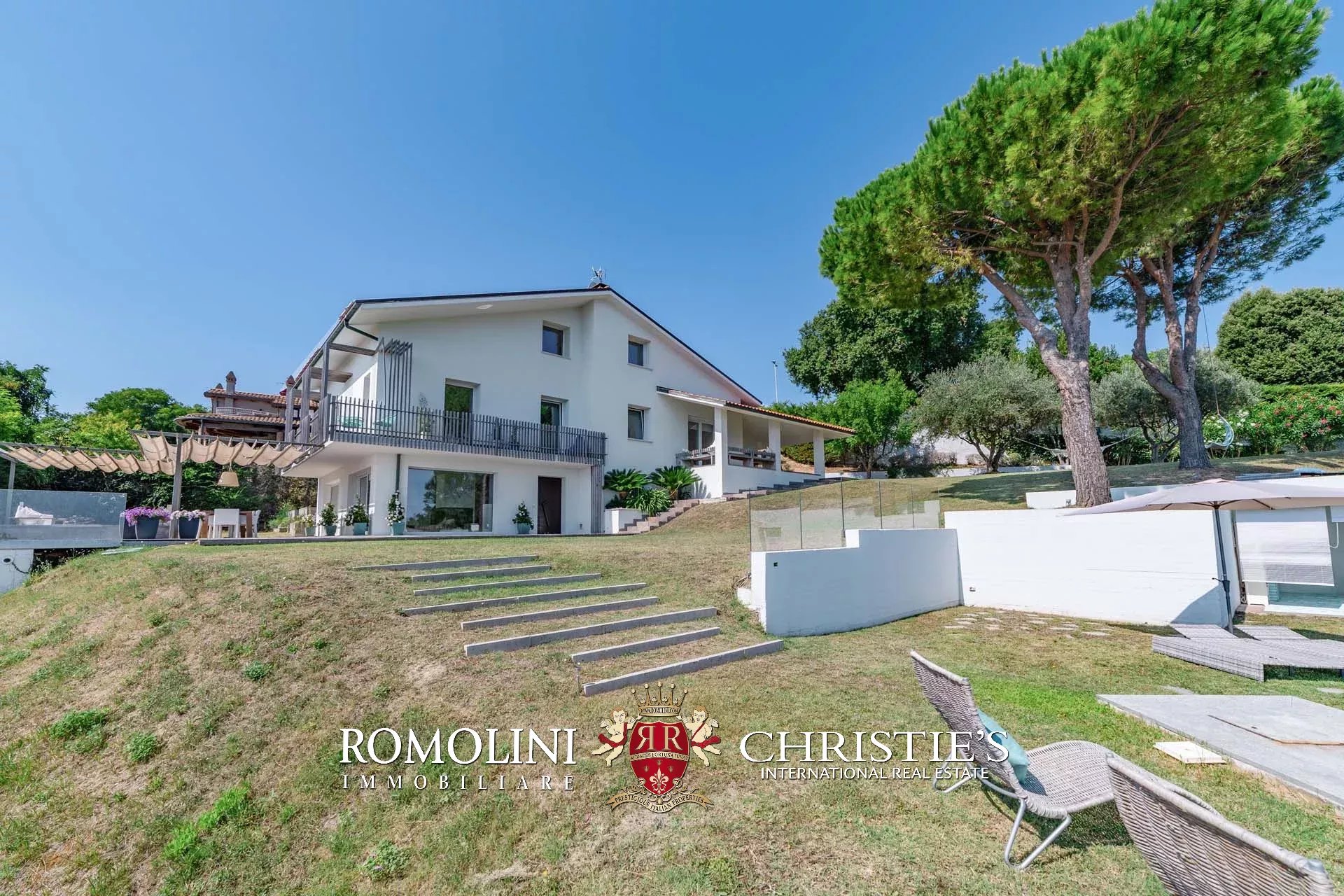 6 Bedroom Villa/Townhouse's Image 23